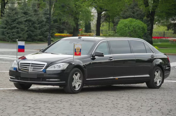 Xe của Tổng thống Vladimir Putin trong điện Kremlin Xe của Tổng thống Vladimir Putin trong điện Kremlin - Sputnik Việt Nam