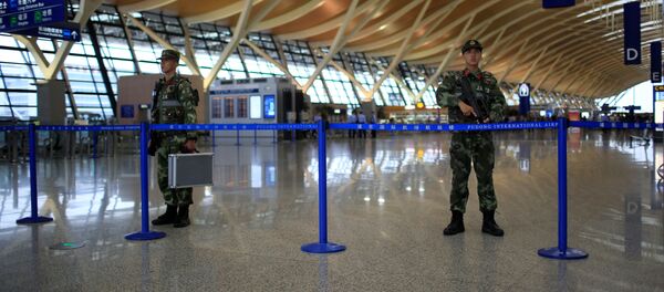 Cảnh sát ở sân bay Thượng Hải  - Sputnik Việt Nam