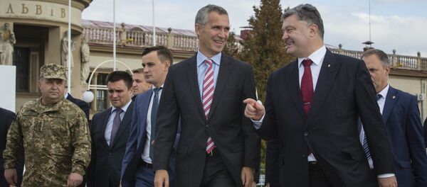 Jens Stoltenberg và Petro Poroshenko - Sputnik Việt Nam