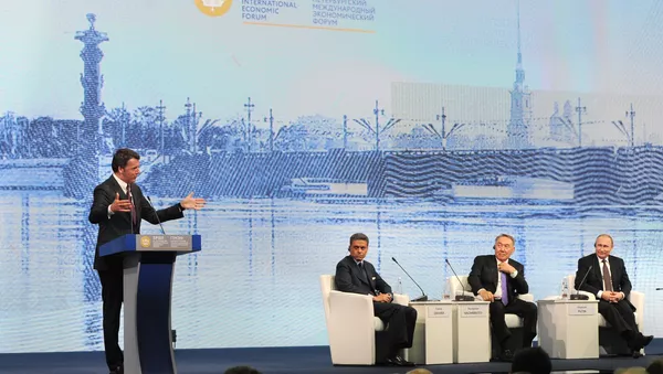 Tổng thống Vladimir Putin Tổng, thống Kazakhstan Nursultan Nazarbayev,người dẫn chương trình trên kênh truyền hình CNN Fareed Zakaria và Thủ tướng Ý Matteo Renzi  tại Diễn đàn Kinh tế Quốc tế St. Petersburg - Sputnik Việt Nam