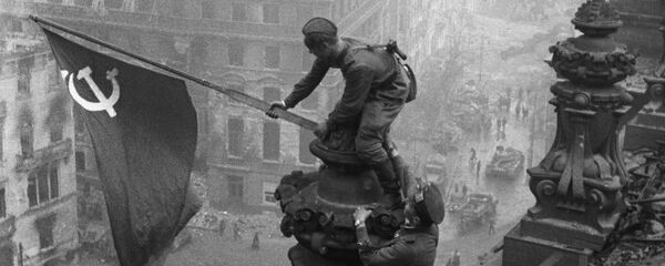 Lá cờ Chiến thắng tại Berlin Lá cờ Chiến thắng tại Berlin - Sputnik Việt Nam