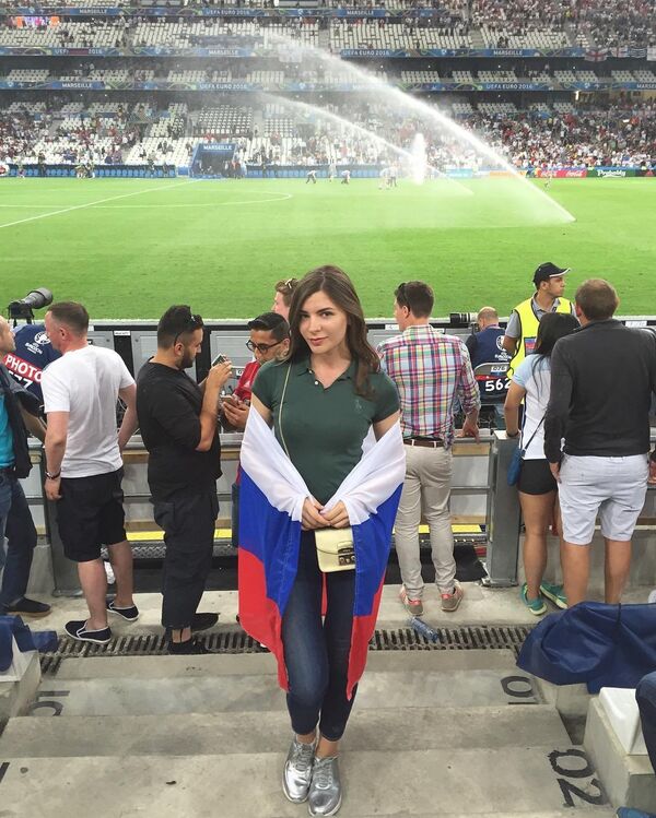 Nữ cổ động viên Nga - Sputnik Việt Nam