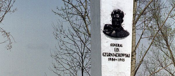 tượng đài vị tướng Chernyakhovsky - Sputnik Việt Nam