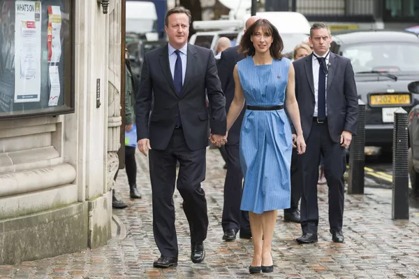 Thủ tướng Anh David Cameron và phu nhân Samantha trước cuộc trưng cầu về bảo lưu tư cách thành viên của Anh trong EU Thủ tướng Anh David Cameron và phu nhân Samantha trước cuộc trưng cầu về bảo lưu tư cách thành viên của Anh trong EU - Sputnik Việt Nam