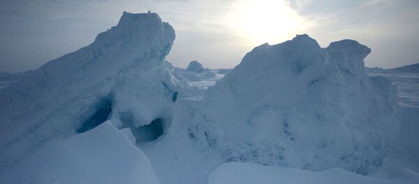 Những tảng băng gần trạm trôi Nga Bắc Cực-2015 Những tảng băng gần trạm trôi Nga Bắc Cực-2015 - Sputnik Việt Nam