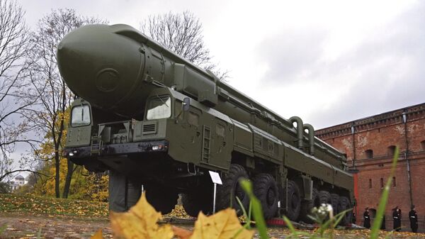 Tổ hợp tên lửa cơ động chiến lược Topol - Sputnik Việt Nam