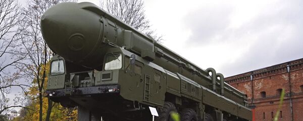 Tổ hợp tên lửa cơ động chiến lược Topol Tổ hợp tên lửa cơ động chiến lược Topol - Sputnik Việt Nam