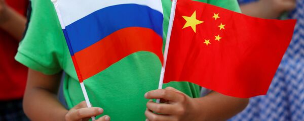 Quốc kỳ Trung Quốc và Nga - Sputnik Việt Nam