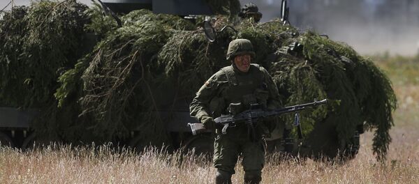 In this Tuesday June 17, 2014 file photo, soldiers from NATO countries practice during a military exercise 'Saber Strike 2014' at the Rukla military base some 120 kms (75 miles) west of the capital Vilnius, Lithuania. - Sputnik Việt Nam