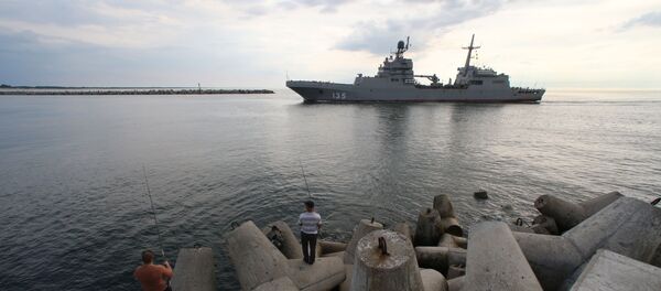 Tàu đổ bộ lớn Ivan Gren của Hải quân Nga cập cảng quân sự Baltiysk sau lần xuất cảng đầu tiên để thử nghiệm trên biển. - Sputnik Việt Nam