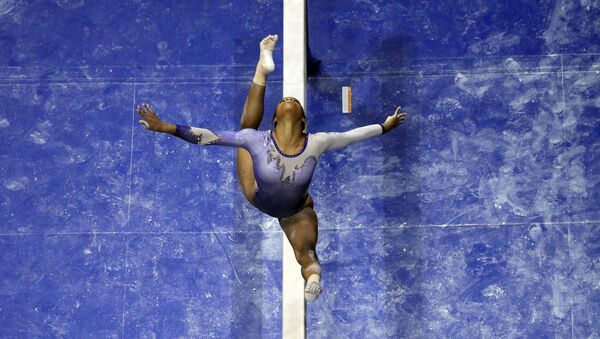 Tiết mục của nữ VĐV Gabrielle Douglas tại Giải Vô địch Mỹ về thể dục dụng cụ - Sputnik Việt Nam