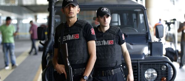 Cảnh sát tại sân bay ở Istanbul Cảnh sát tại sân bay ở Istanbul - Sputnik Việt Nam