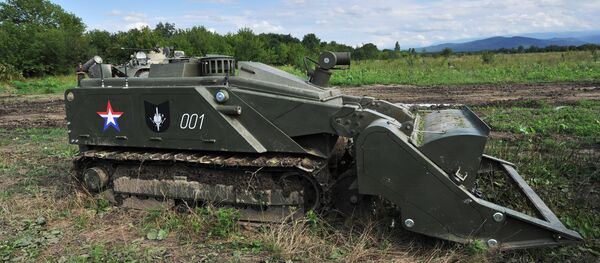 Tổ hợp kỹ thuật cơ động rà phá bom mìn Uran-6 - Sputnik Việt Nam