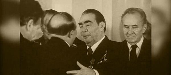 Ba nụ hôn Brezhnev – Những cái hôn của Tổng Bí thư ĐCS đã đi vào lịch sử. Tư liệu từ Lưu trữ. - Sputnik Việt Nam