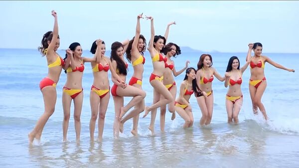 Dàn mẫu The Face Việt Nam đọ dáng sexy với bikini (Video) - Sputnik Việt Nam