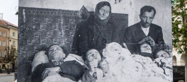 Ảnh vụ thảm sát Volyn trên đường phố Warszawa Ảnh vụ thảm sát Volyn trên đường phố Warszawa - Sputnik Việt Nam