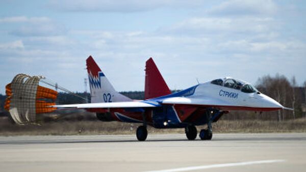 Máy bay tiêm kích MiG-29 của đội lái siêu đẳng Những yến én - Sputnik Việt Nam