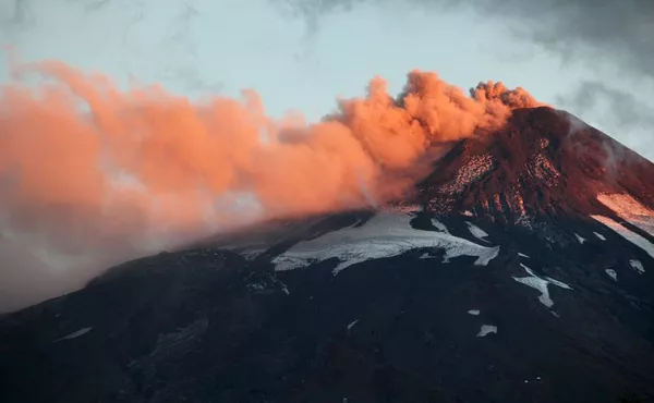 Phun trào núi lửa Calbuco ở Chile Phun trào núi lửa Calbuco ở Chile - Sputnik Việt Nam