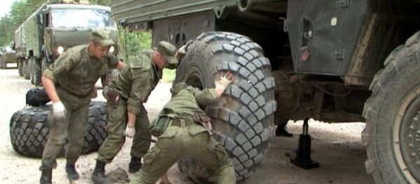 Thay bánh xe của tổ hợp tên lửa Topol-M - Sputnik Việt Nam