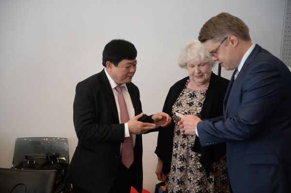 Tổng Giám đốc đài “Tiếng nói Việt Nam” Nguyễn Thế Kỷ, đại diện Sputnik-Việt Nam Tatiana Rumyantseva và Giám đốc Trung tâm các dự án quốc tế của MIA “Rossiya Segodnya” Vasily Pushkov - Sputnik Việt Nam