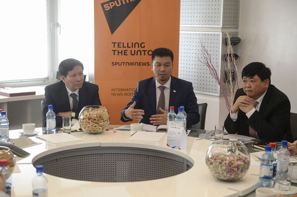 Giám đốc Trung tâm Quảng cáo và dịch vụ phát thanh Vũ Hải Quang, Trưởng Ban hợp tác quốc tế của VOV Ngô Minh Hiền, PGS-TS  Nguyễn Thế Kỷ, Tổng Giám đốc đài “Tiếng nói Việt Nam”, Ủy viên BCH Trung ương Đảng CS Việt Nam - Sputnik Việt Nam