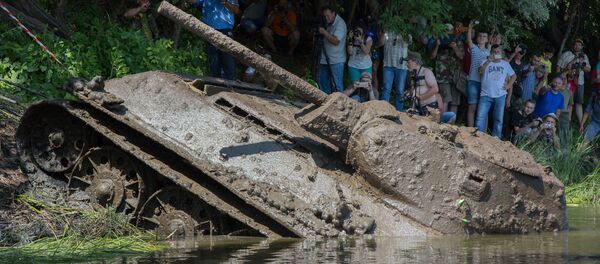 Hoạt động trục vớt chiếc T-34 thời Thế chiến II từ dưới đáy sông Đông tỉnh Voronezh - Sputnik Việt Nam