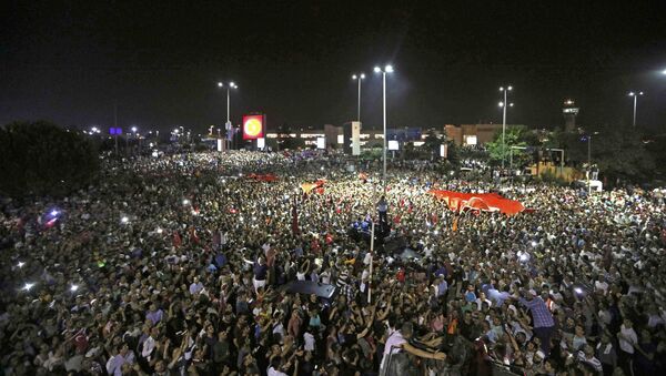 Biểu tình gần sân bay Ataturk ở Istanbul - Sputnik Việt Nam