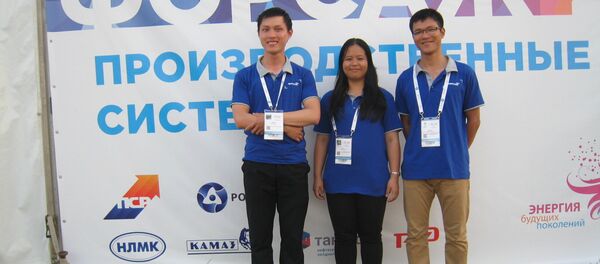 Nguyễn Văn Quang, Nguyễn Phạm Hùng và chị Trần Thị Phương Nam - Sputnik Việt Nam