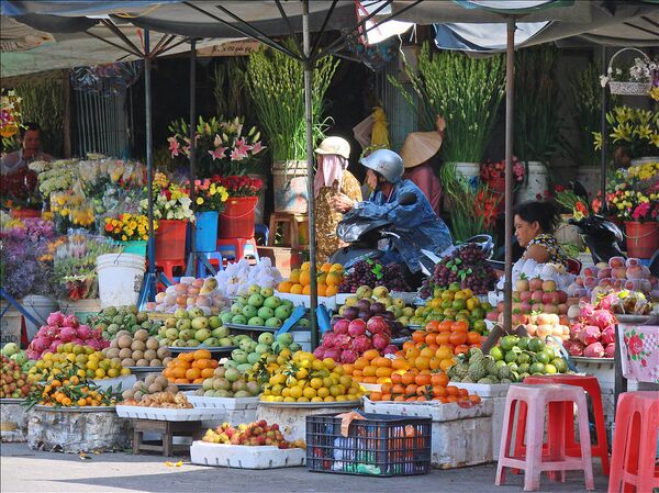 Bán hoa qủa trên đường Hà Nội - Sputnik Việt Nam