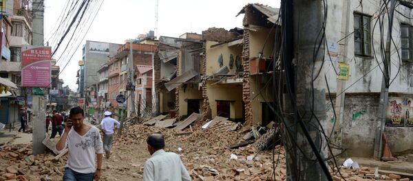 Nhà cửa bị phá hủy trong trận động đất ở Nepal Nhà cửa bị phá hủy trong trận động đất ở Nepal - Sputnik Việt Nam