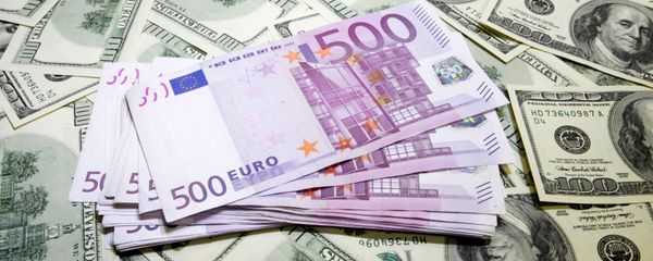 Các tờ euro và đô la Mỹ - Sputnik Việt Nam