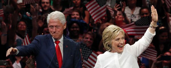 Bill và Hillary Clinton - Sputnik Việt Nam