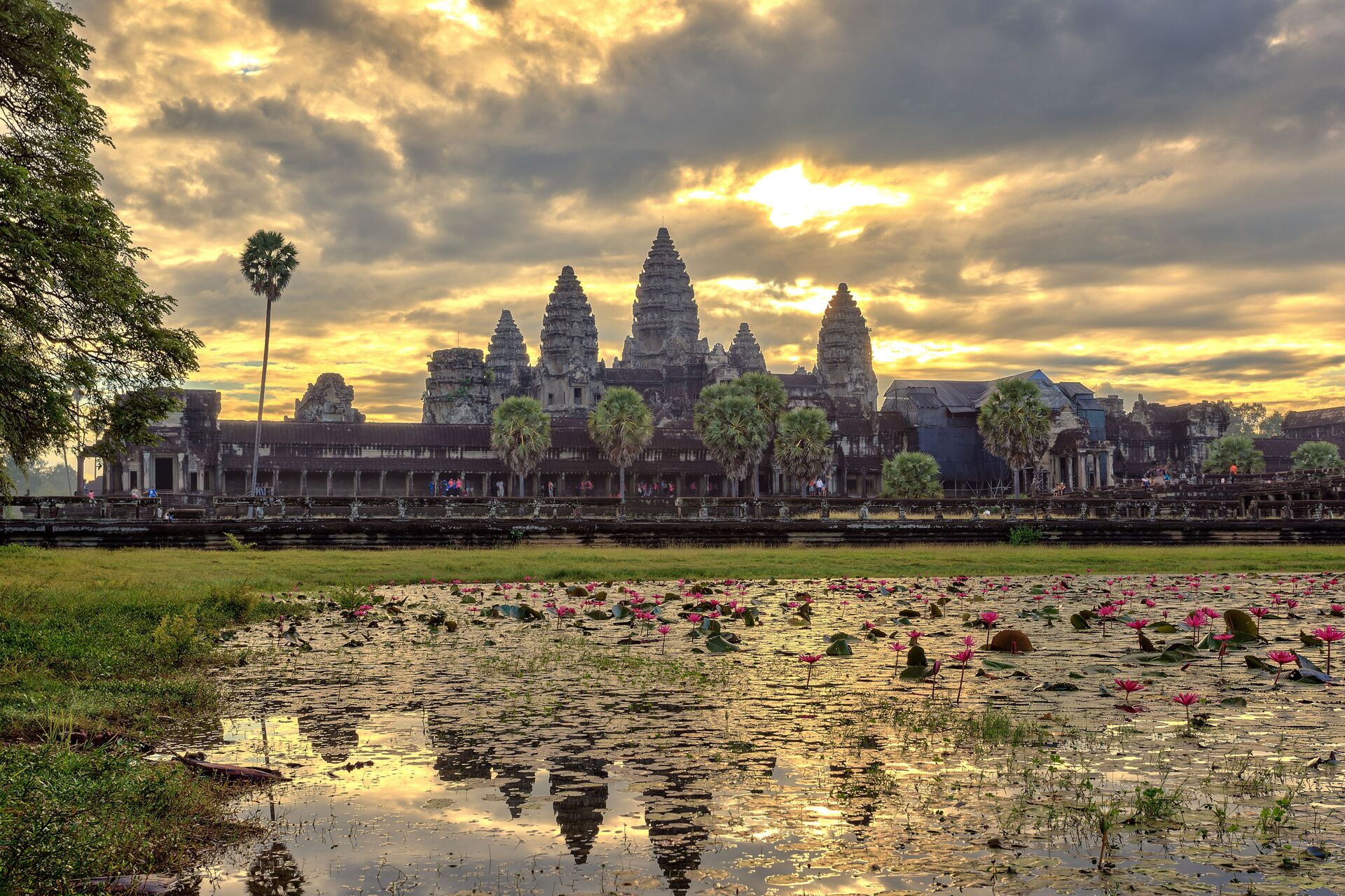 Ngôi đền cổ nổi tiếng thế giới Angkor Wat. - Sputnik Việt Nam, 1920, 18.09.2024