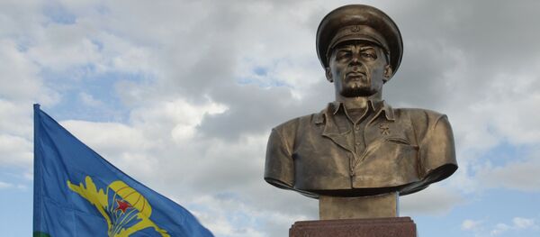 Khánh thành tượng đài vị chỉ huy quân sự Liên Xô Vasily Margelov ở Donetsk - Sputnik Việt Nam