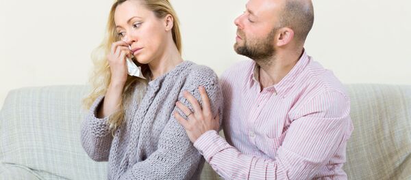 Người đàn ông và người phụ nữ đang cãi nhau - Sputnik Việt Nam