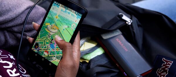 Игра Pokemon Go в мобильном телефоне Игра Pokemon Go в мобильном телефоне - Sputnik Việt Nam
