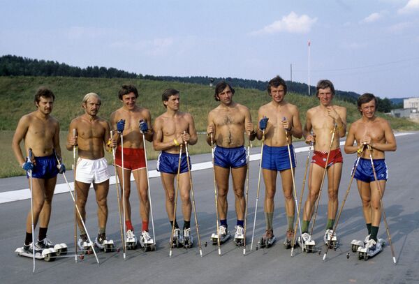 Đội tuyển biathlon Liên Xô trong buổi luyện tâp - Sputnik Việt Nam