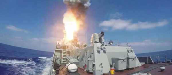 Các tàu chiến của Hạm đội Biển Đen Serpukhov và Zelenyi dol đã phóng ba tên lửa Kalibr vào các vị trí của nhóm Dzhabhat en-Nusra ở Syria. - Sputnik Việt Nam