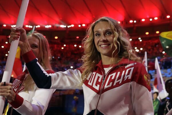 hai nữ VĐV bơi đồng bộ năm lần vô địch Olympic Natalia Ishchenko và Svetlana Romashina tại buổi bế mạc hai nữ VĐV bơi đồng bộ năm lần vô địch Olympic Natalia Ishchenko và Svetlana Romashina tại buổi bế mạc - Sputnik Việt Nam