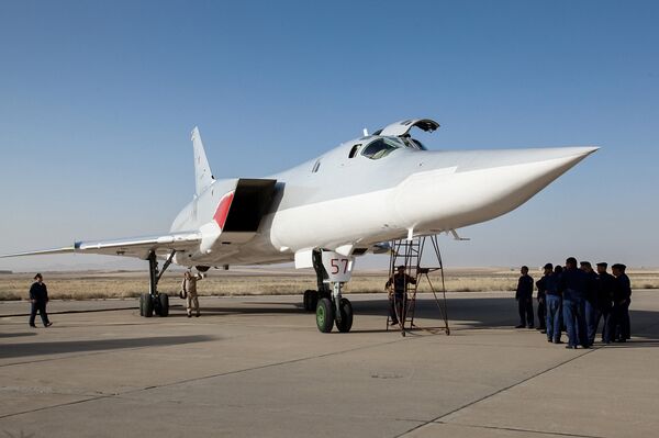 Tu-22M3 tại căn cứ không quân Hamedan, Iran Tu-22M3 tại căn cứ không quân Hamedan, Iran - Sputnik Việt Nam