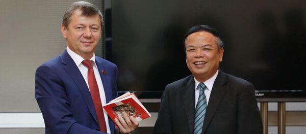 Phó Chủ tịch Ủy ban Trung ương Đảng Cộng sản Nga Novikov đã tiếp đoàn do ông Mai Văn Ninh, Phó Trưởng ban Thường trực Ban tuyên giáo Trung ương Đảng Cộng sản Việt Nam dẫn đầu đang có mặt tại Moskva. - Sputnik Việt Nam