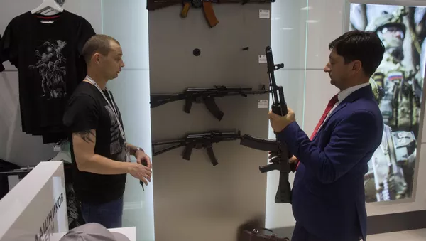 Sân bay quốc tế Sheremetyevo mở cửa hàng lưu niệm Kalashnikov - Sputnik Việt Nam