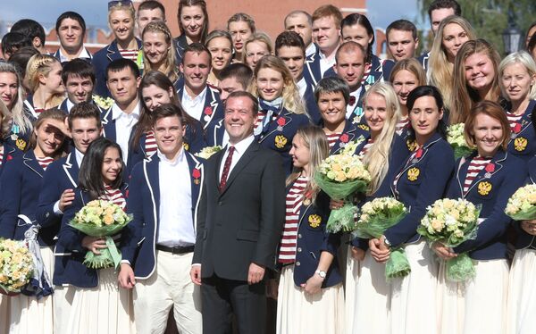 Thủ tướng Dmitry Medvedev tại lễ trao thưởng các vận động viên giành huy chương tại Thế vận hội mùa hè 2016 ở Rio de Janeiro Thủ tướng Dmitry Medvedev tại lễ trao thưởng các vận động viên giành huy chương tại Thế vận hội mùa hè 2016 ở Rio de Janeiro - Sputnik Việt Nam