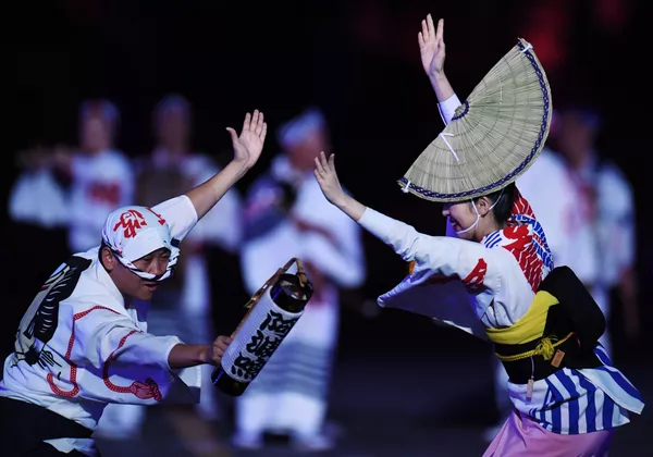 Tập thể nghệ sĩ của ca đoàn dân gian Awa Odori (Nhật Bản) tại lễ khai mạcLiên hoan Quân nhạc Quốc tế Tháp Spasskaya - 2016 ở Matxcơva Tập thể nghệ sĩ của ca đoàn dân gian Awa Odori (Nhật Bản) tại lễ khai mạcLiên hoan Quân nhạc Quốc tế Tháp Spasskaya - 2016 ở Matxcơva - Sputnik Việt Nam