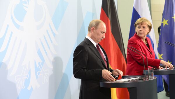 Tổng thống Nga Vladimir Putin và Thủ tướng Đức Angela Merkel - Sputnik Việt Nam