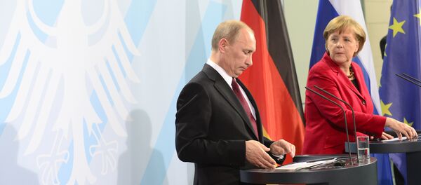 Tổng thống Nga Vladimir Putin và Thủ tướng Đức Angela Merkel - Sputnik Việt Nam