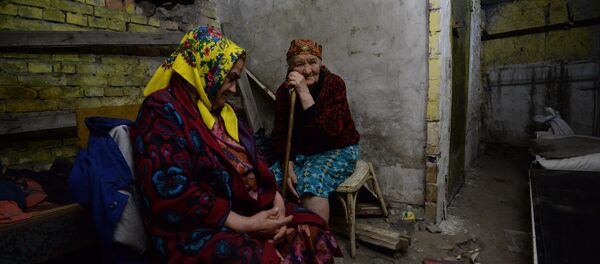 Phụ nữ già cuả tỉnh Donetsk Phụ nữ già cuả tỉnh Donetsk - Sputnik Việt Nam