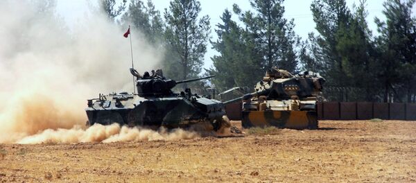 Xe tăng Thổ Nhĩ Kỳ trong khu vực biên giới với Syria - Sputnik Việt Nam