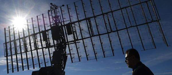 Dàn radar cơ động tích hợp ba chiều độ cao lớn và tầm trung đa ứng dụng Nebo-M” tại Diễn đàn quốc tế về kỹ thuật-quân sự “Quân đội-2016” Dàn radar cơ động tích hợp ba chiều độ cao lớn và tầm trung đa ứng dụng Nebo-M” tại Diễn đàn quốc tế về kỹ thuật-quân sự “Quân đội-2016” - Sputnik Việt Nam