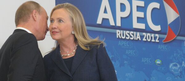 Ứng viên tổng thống đảng Dân chủ Hillary Clinton và với Tổng thống Nga Vladimir Putin - Sputnik Việt Nam